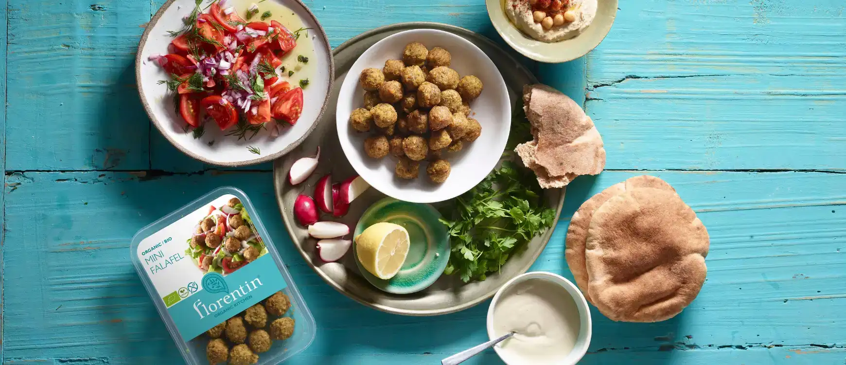 Ekoplaza tafel met falafel en pita over Florentin