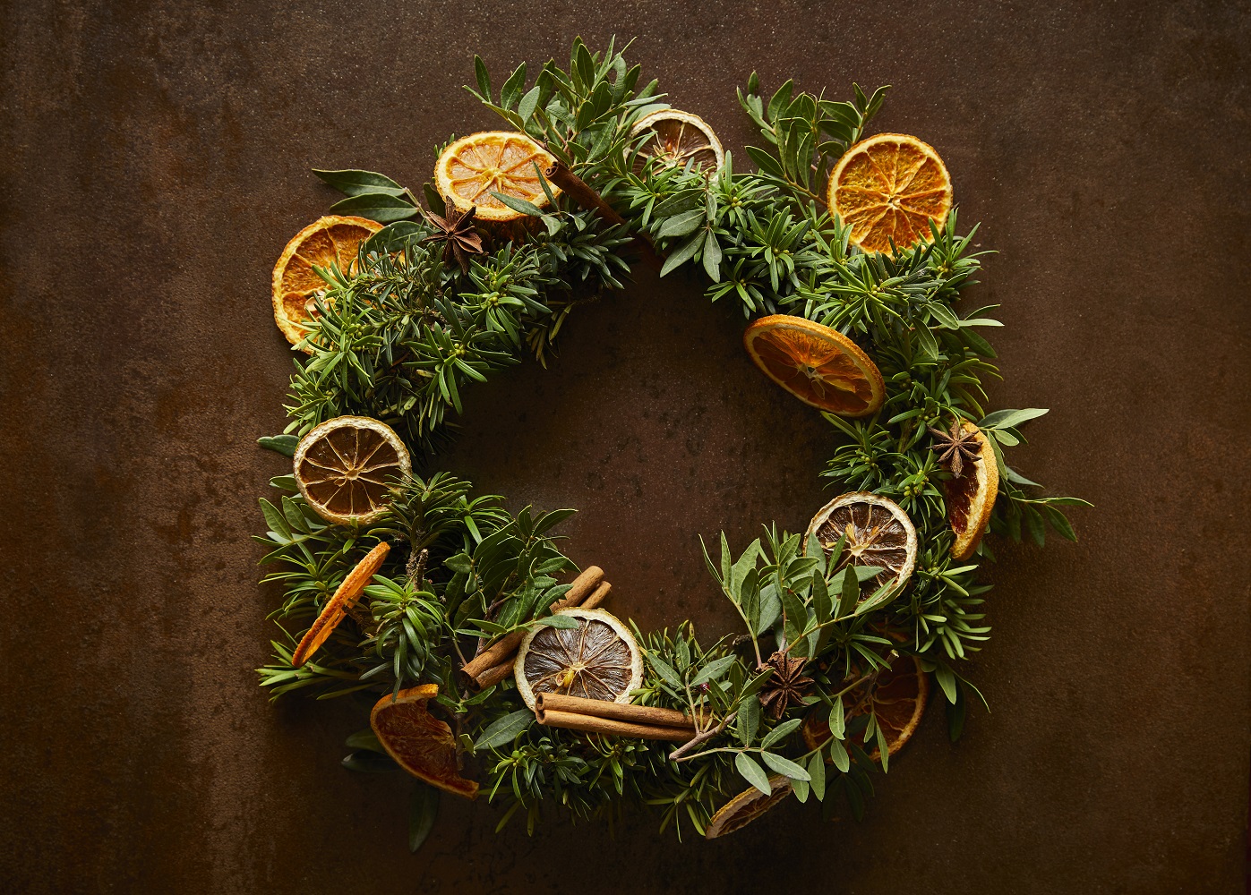DIY: kerstkrans met gedroogd citrus